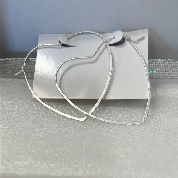 Fashion Jewelry Hammered Heart Earrings - Picture 1 of 2